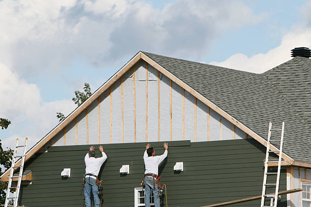 Professional Siding Installation technician working in Hines, OR